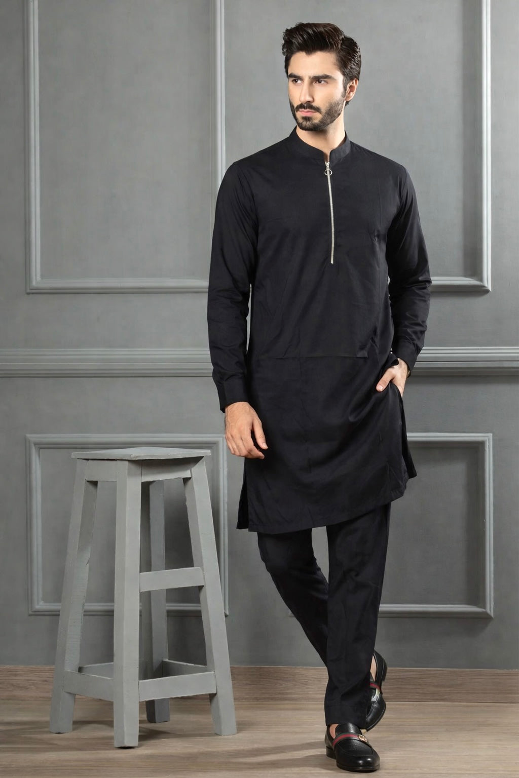 STITCHED SUIT WITH ZIP-BLACK