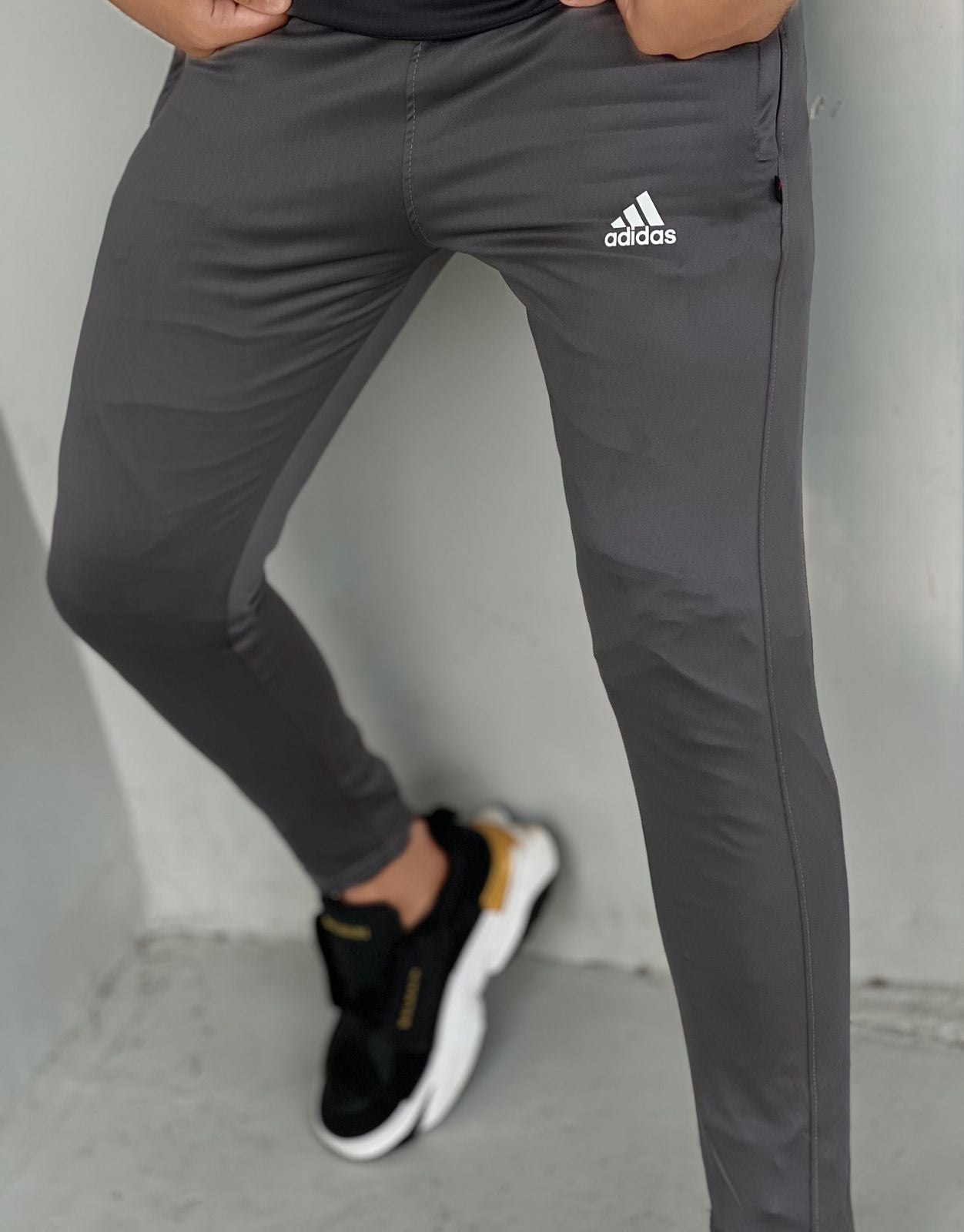 TROUSER COME WIDE RANGE AND LIGHT-WEIGHT TROUSER
