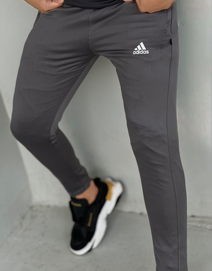 TROUSER COME WIDE RANGE AND LIGHT-WEIGHT TROUSER